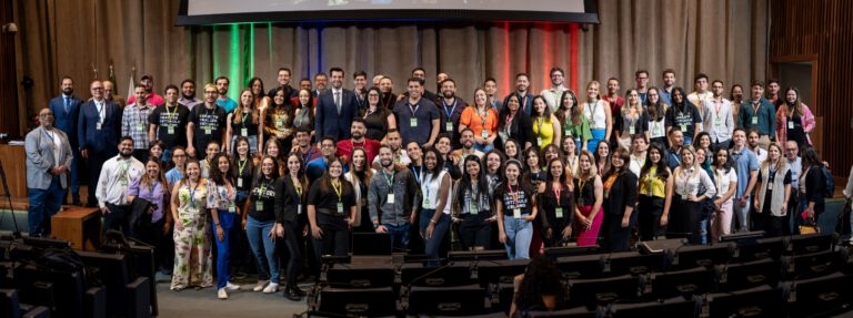 Estudantes no plenário do Crea-SP