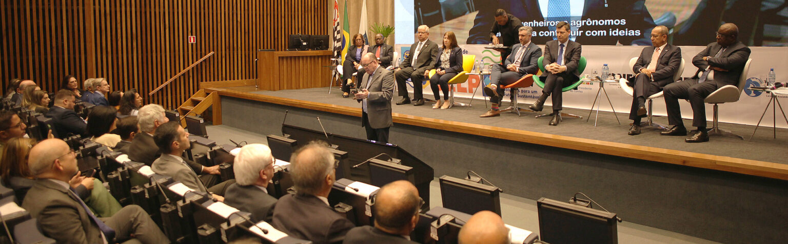 Comandante-do-8º-Distrito-Naval-da-Marinha-do-Brasil-e-vice-almirante-Marco-Antonio-Ismael-Trovão-de-Oliveira