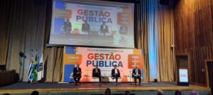 Wilson Levy (à esq.), Eng. Vinicius Marchese, Pres. Eng. Lígia Mackey (meio), Dimas Ramalho e Rafael Hamsei (à esq