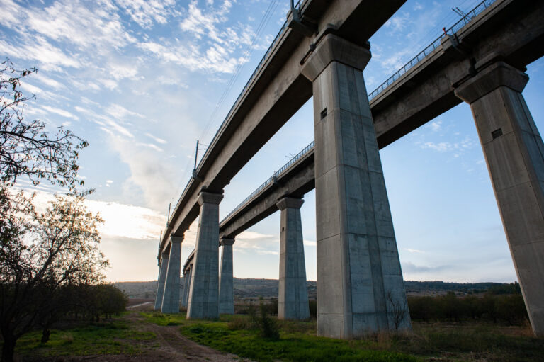 Pontes-Freepik