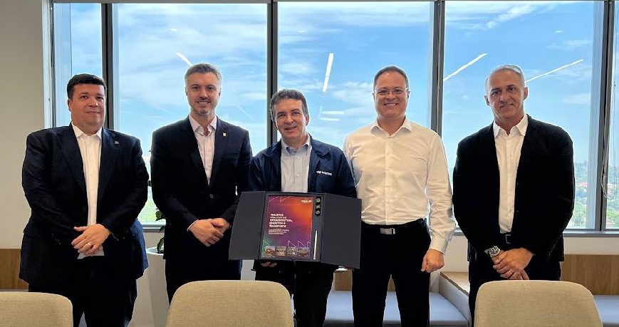 presidente e CEO da Hyundai Motor Brasil, Adm. e Econ. Airton Cousseau; e o vice-presidente, Adm. Ricardo Augusto Martins