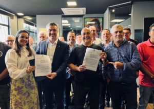 Vinicius e prefeito Guto Volpi assinam convênio em Ribeirão Pires (6)