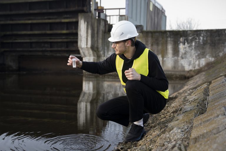 Engenheiro sanitarista – Freepik